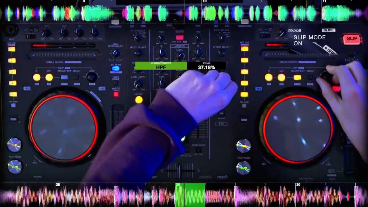 Blakey performs on the Pioneer DDJ S1