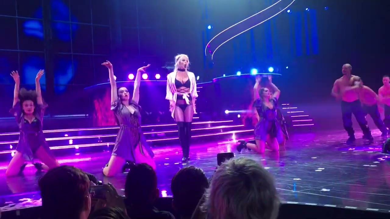Britney Spears • Slumber Party live