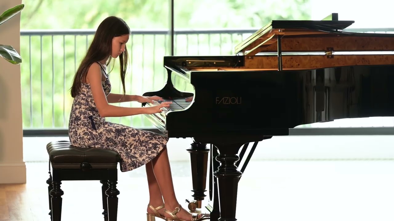 Hillary O'Sullivan plays Beethoven's Pathetique Piano Sonata 3rd Movt Rondo