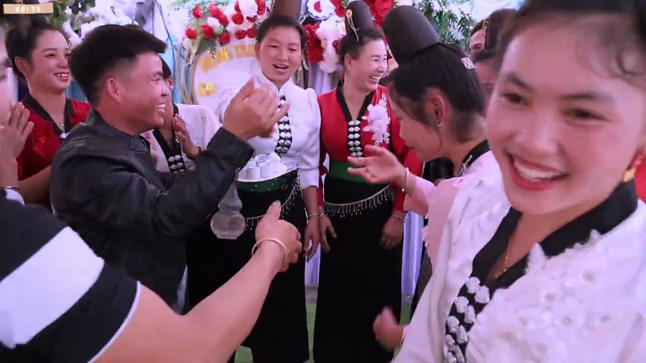 QUẨY MỪNG LỄ TÂN GIA THỎA THANH BẢN NÀ HÁ NẬM TY