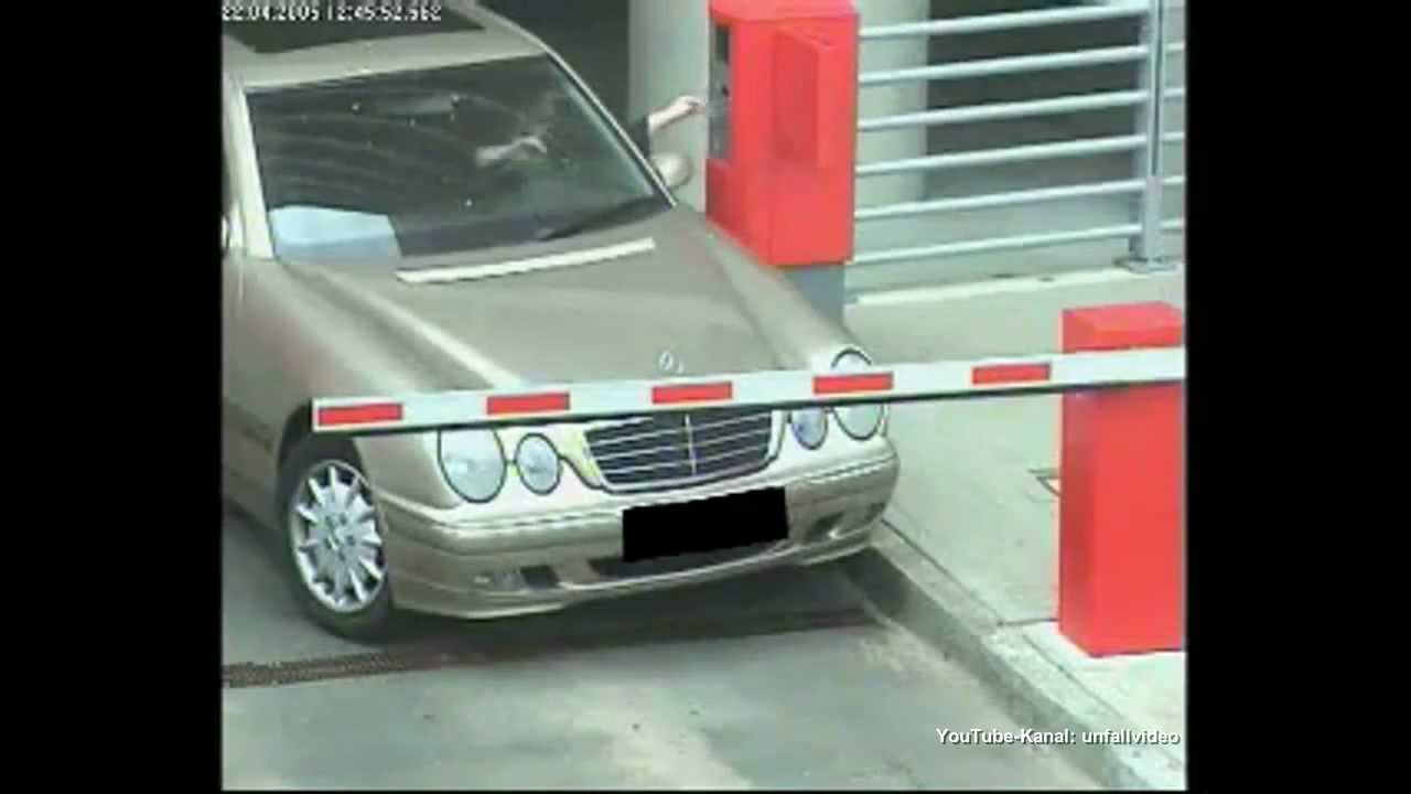 Die schlechtesten Autofahrerinnen / Frauen am Steuer