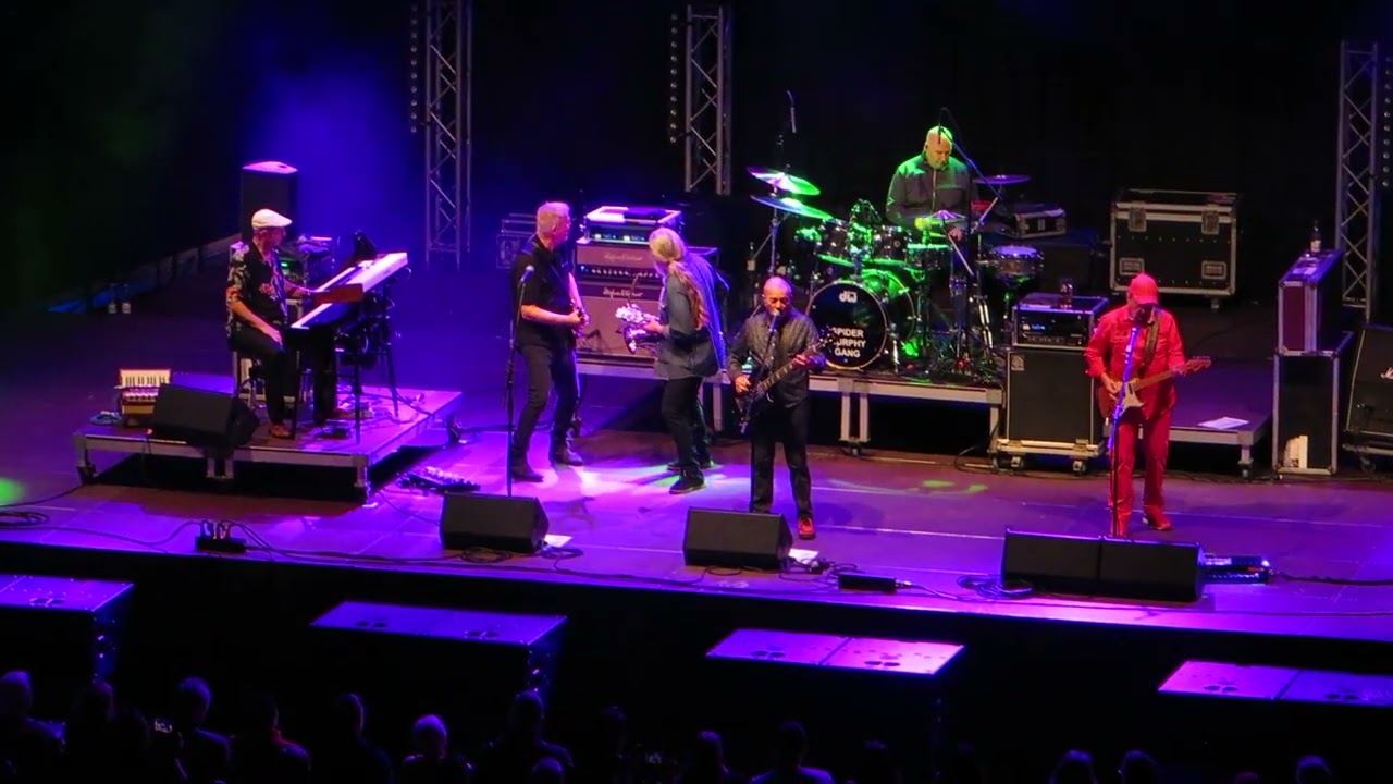 Spider Murphy Gang in Hof - 08.10.2025 - Mit'n Frosch im Hois und Schwammerl in de Knia