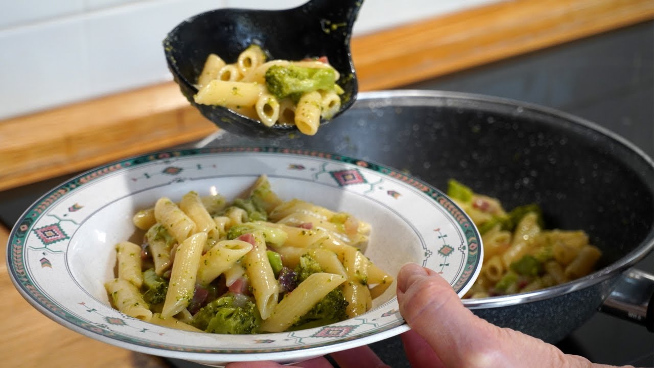 Pasta Tirolese Broccoli e Speck Gustosa Pronta in 15 minuti - Broccoli and Speck Pasta Tasty Recipe
