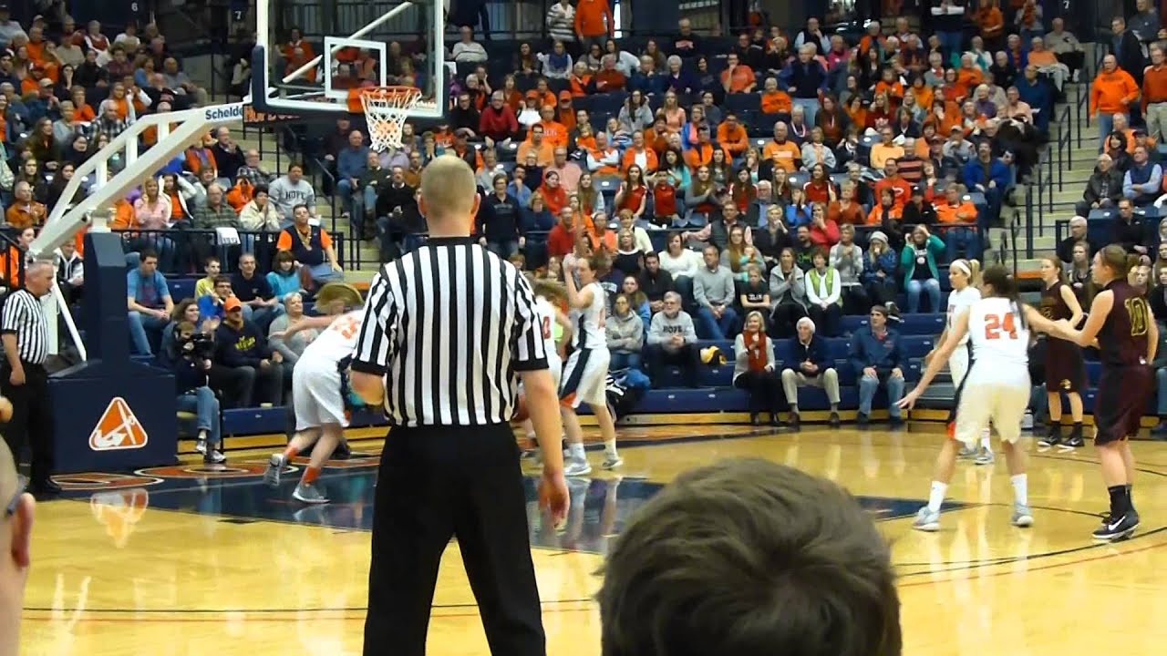 Calvin Colleges stuns Hope College with 2.3 seconds in women's basketball