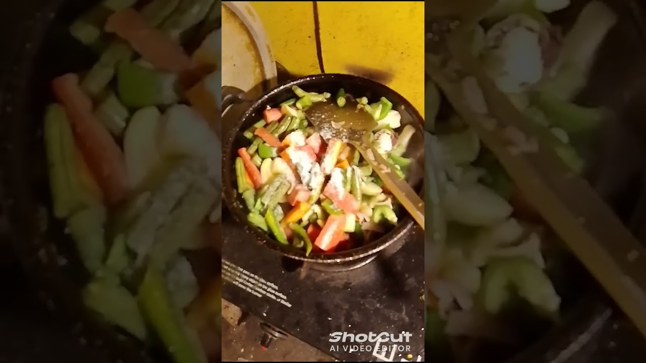 সবজি দিয়ে পাতলা চিকেনের ঝোল