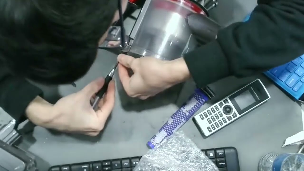 Battery replacement issue with your Dyson SV11? 🔋 Quick Fix