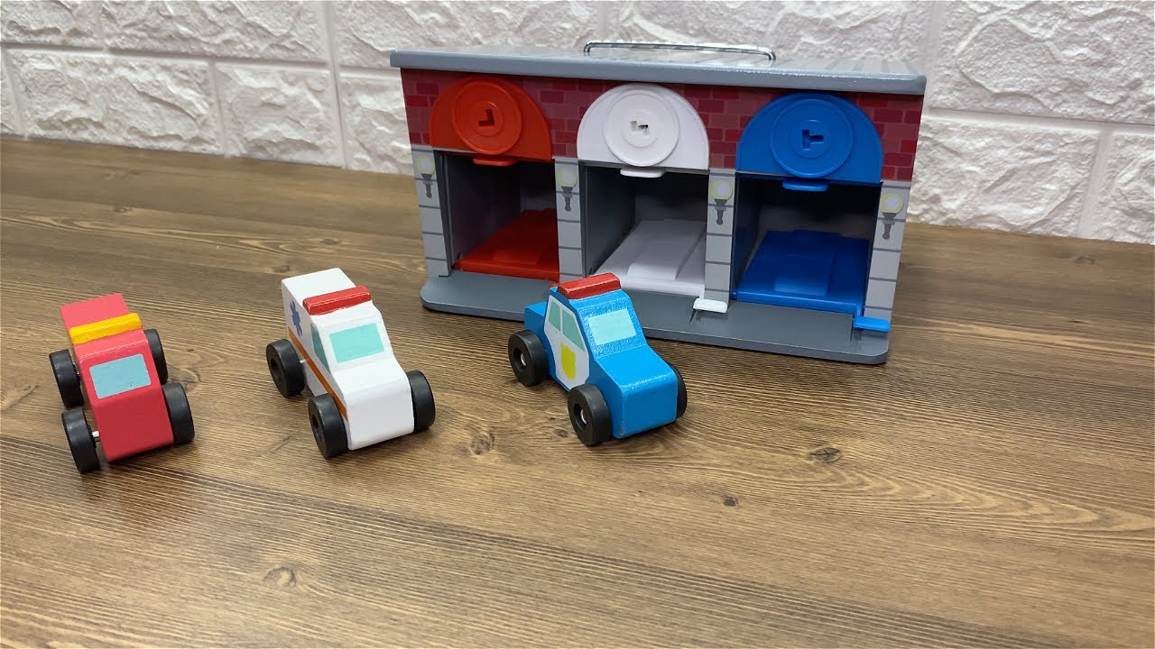 Melissa and Doug Keys and Cars Rescue Garage - Pretend Play