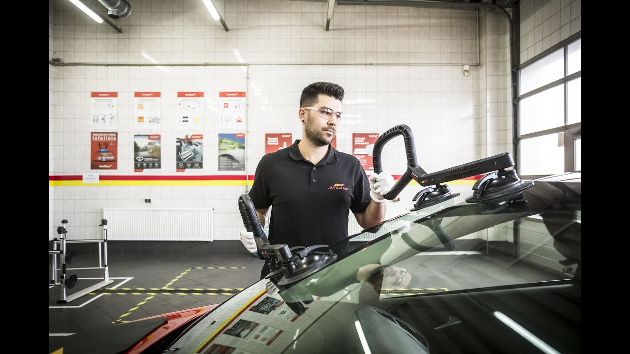 Wymiana szyby samochodowej w serwisie Autoglass