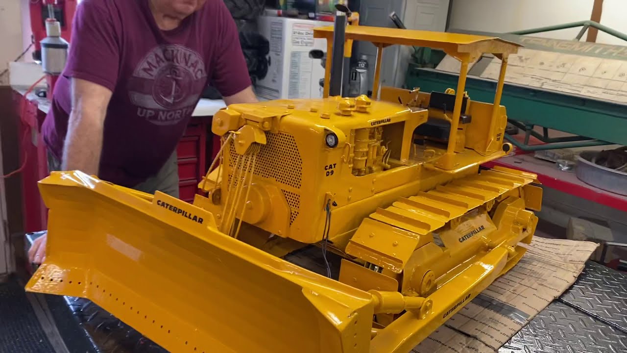 CAT D-9 DOZER FINISHED! I completed the 1/6  scale dozer today. Weight about 70lbs. Great project!