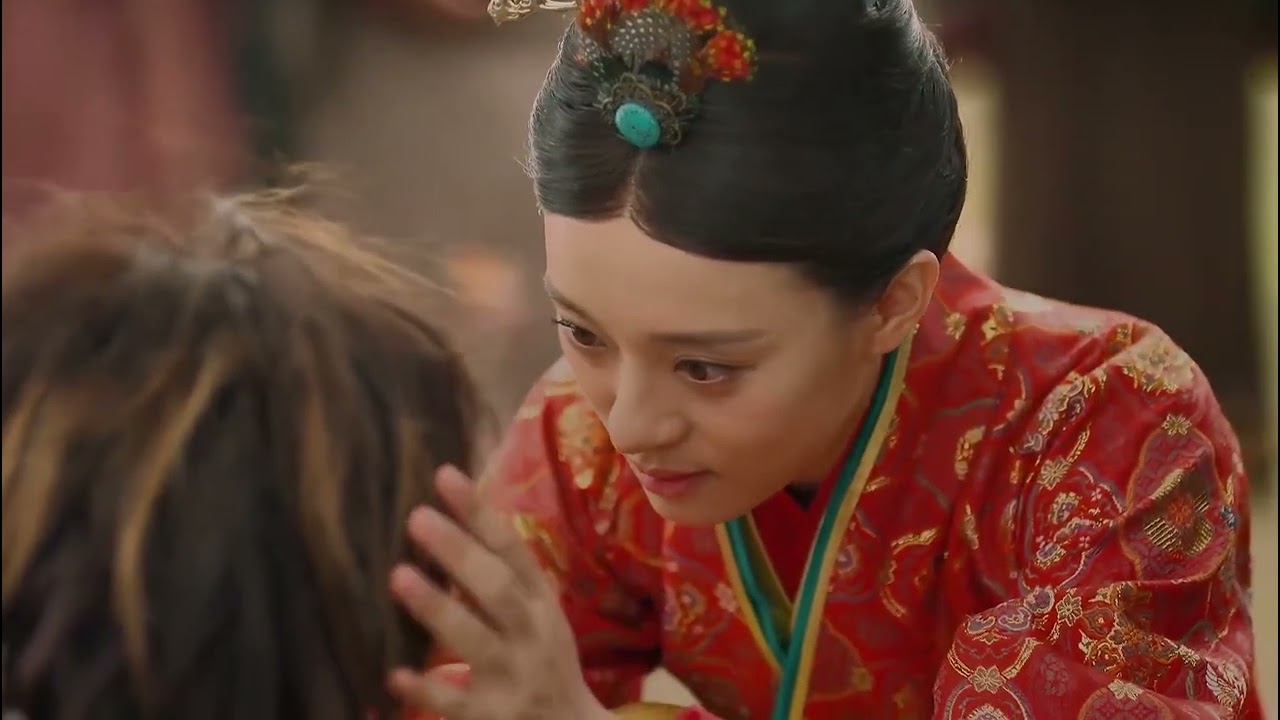 羋月傳：張儀壹行來到義渠談判，願以大量珠寶贖回羋月。羋月被禁帳篷之內，忽聽聞外面有人抓住偷羊的小賊，羋月走出營帳，見義渠人正在打罵壹個蓬頭垢面男孩。羋月將狼孩帶回自己營帳，對狼孩悉心照顧