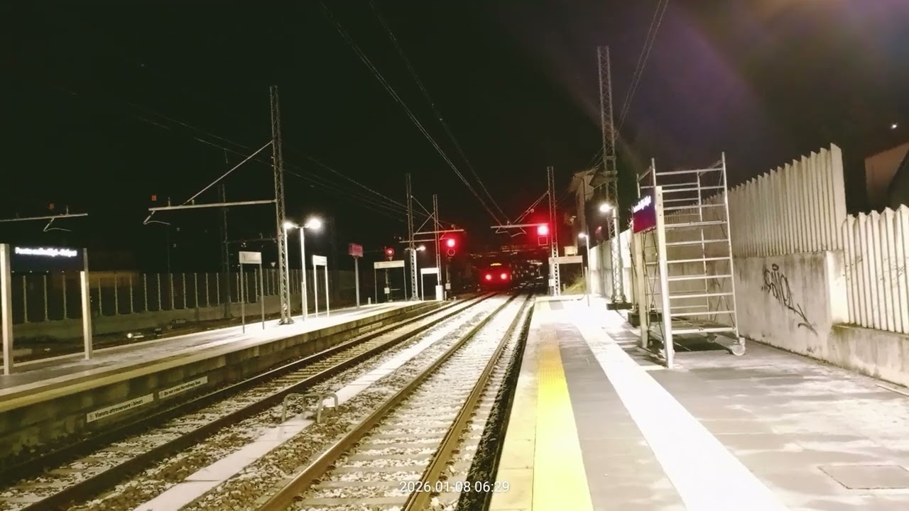 Treno 16870 Ponte nelle alpi blu diretto a Venezia Santa Lucia 