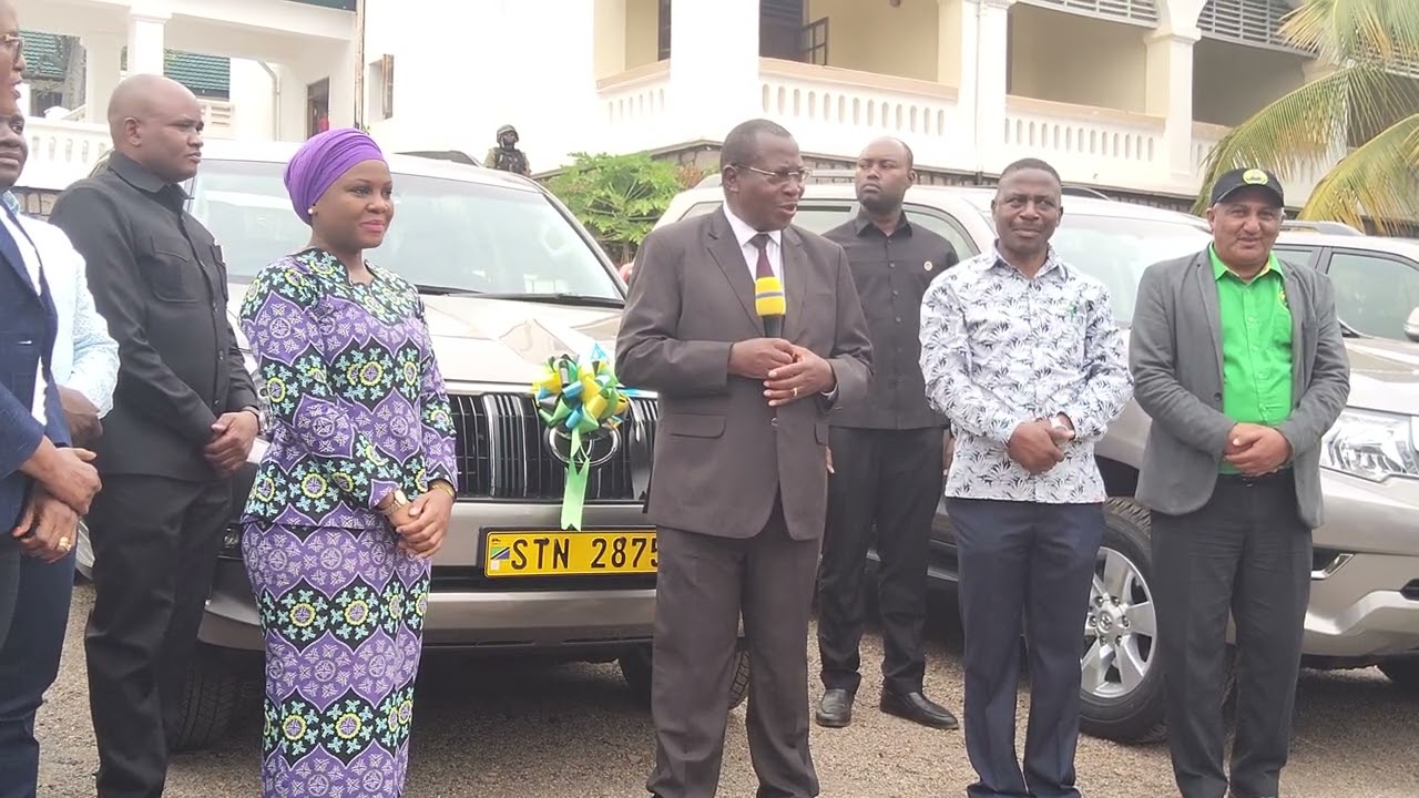 LIVE MAKAMU WA RAIS AKIKABIDHI MAGARI KWA WAKUU WA WILAYA TANO ZA MKOA WA KIGOMA.