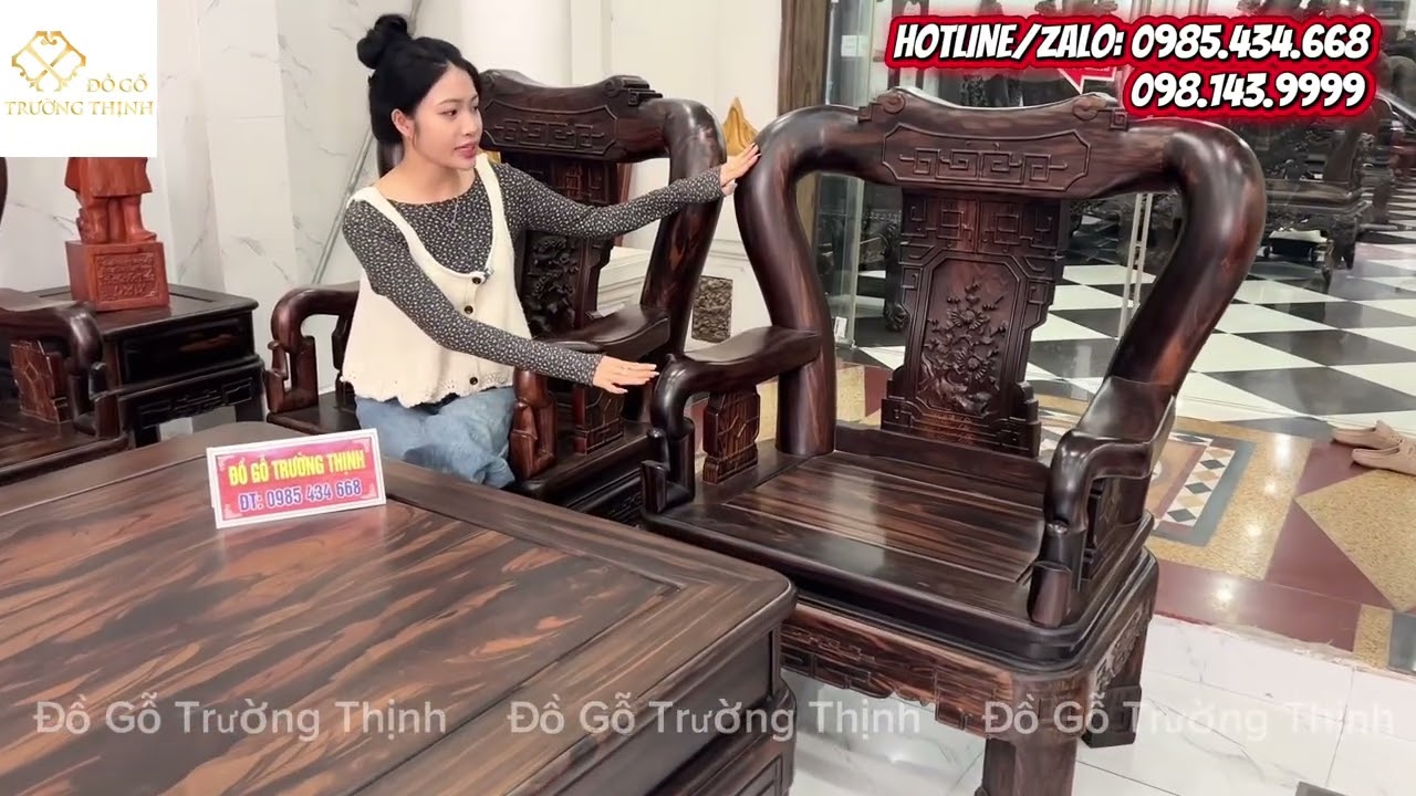 Minh quốc triện tay cột 14chế tác bằng chất liệu gỗ mun hoa lào.