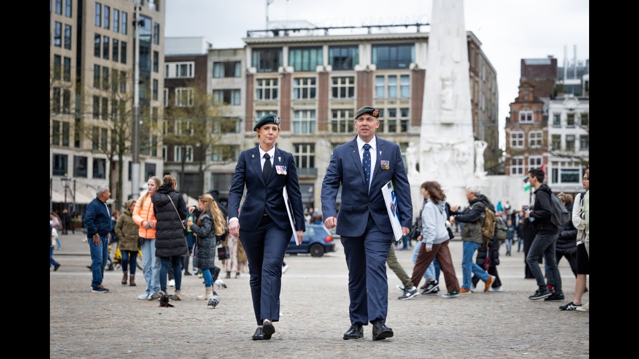 Herdenken doen we samen - erecouloir 2023 - Nederlands Veteraneninstituut