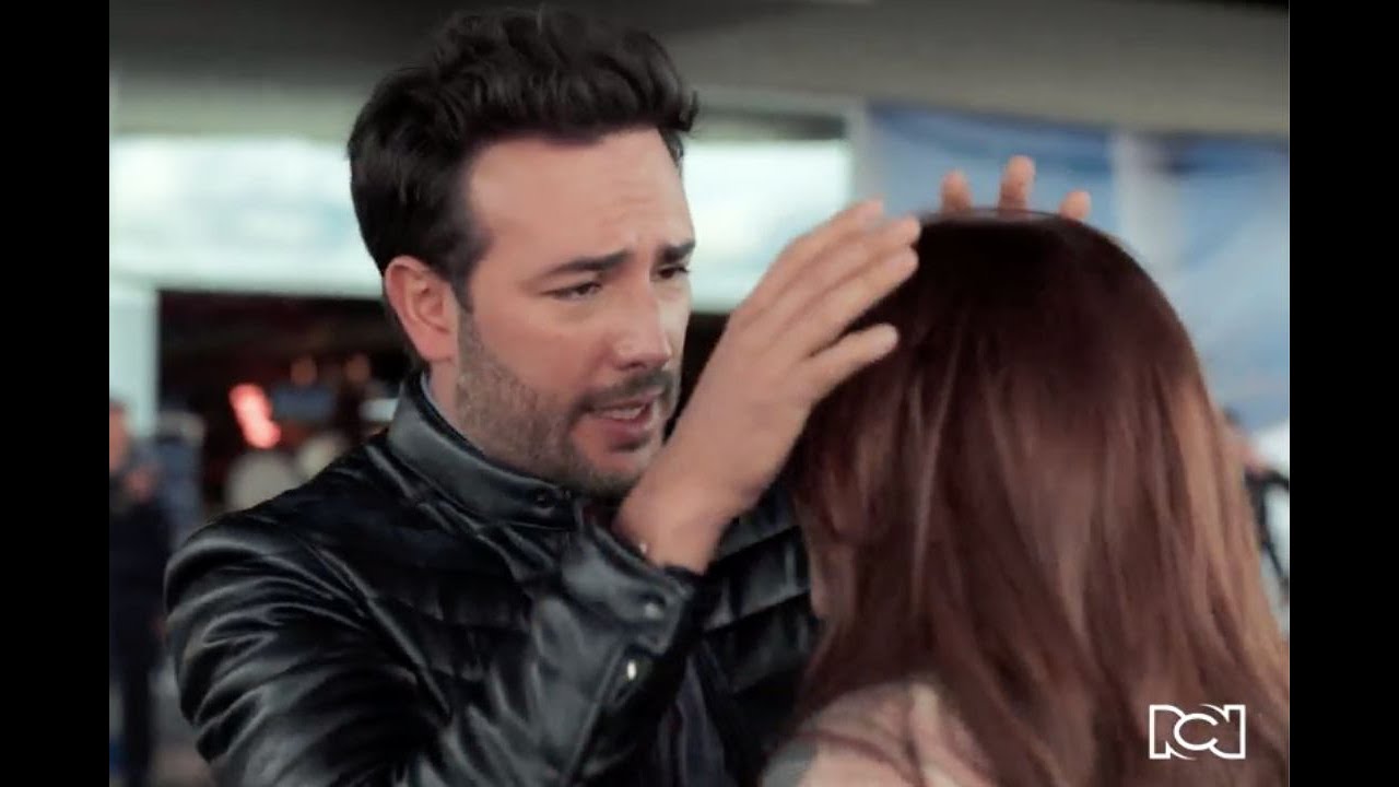 Sin quererlo, Mauricio se encuentra con Dany en el aeropuerto y le declara su amor | Pa Quererte