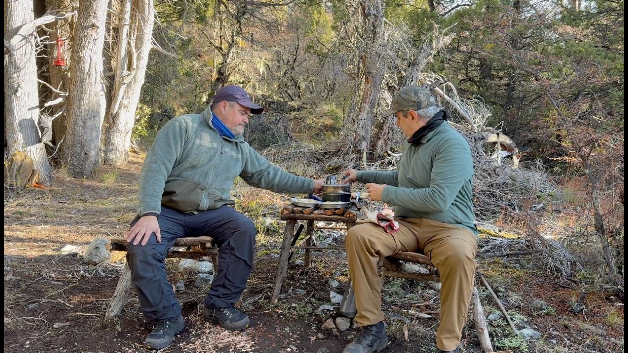 Bajo Tormenta de Lluvia: Bushcraft Cerca del Invierno