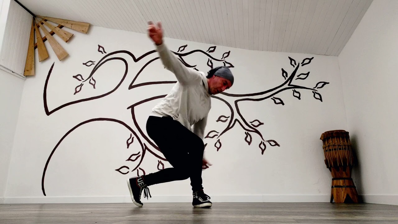 Mouvements basiques, enchaînement moins basique...  Capoeira : une séquence à la portée de tous !