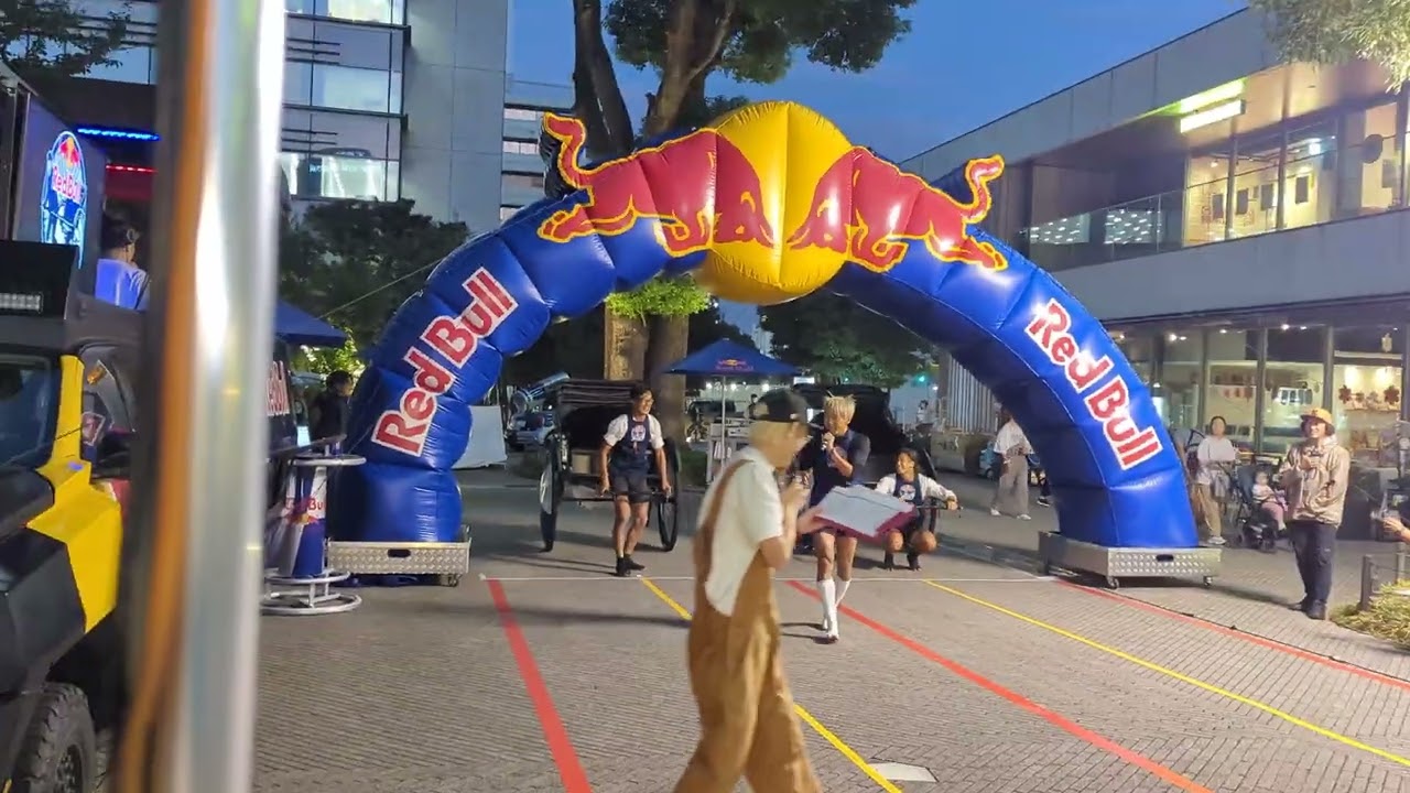 Red Bull 人力車レース