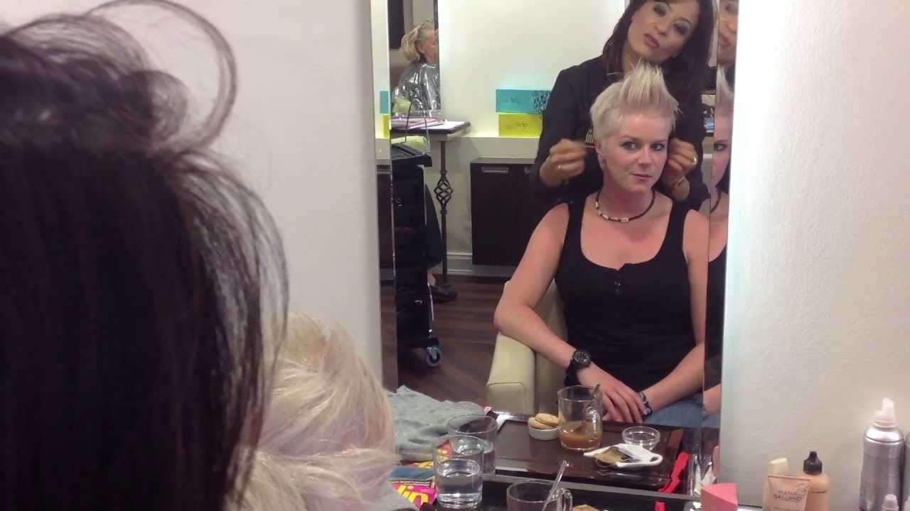 Miley Cyrus, P!nk Pixie cut - kurze Haare sind cool - Platinblond Kurzhaarschnitt
