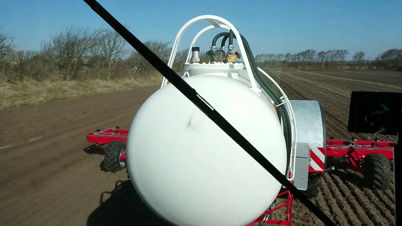 Mejlby Hedeby Maskinstation's fine nye Horsch/Agrodan/ Stroco Agro, ammoniak nedf&aelig;lder.