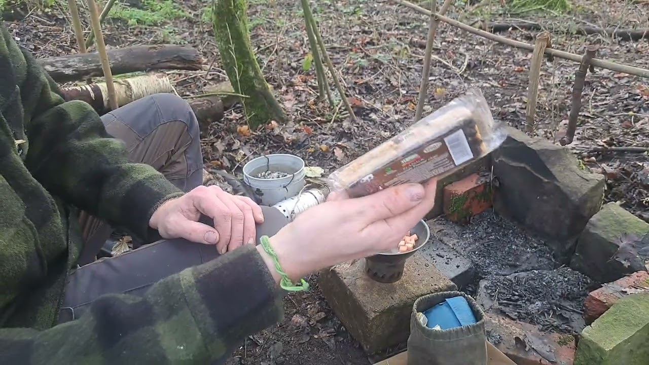 Pre xmas camp- forgot to upload it 👍🔥🙄- Food, flint and steel and knots I use