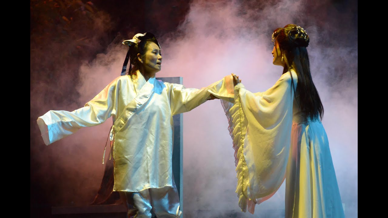 哭墳  (方圓劇坊  梁祝三世情 尾声  ) 胡慧蘭 飾 梁山伯,  吳伊凰  飾  祝英台