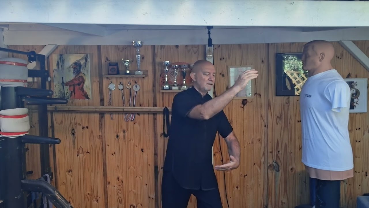 Revoir cette série avant le coup de poing dans les côtes !  