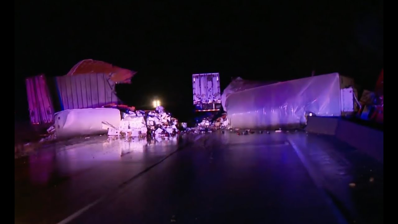 Truck crash compilation - How Highway Thru Hell's popular crash animations are done - VFX How To