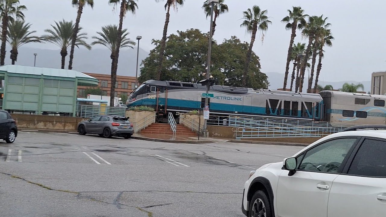 12-31-25! Last day of 2025! Trains in Burbank and Sun Valley Ft: Burbank Rose Parade Float!