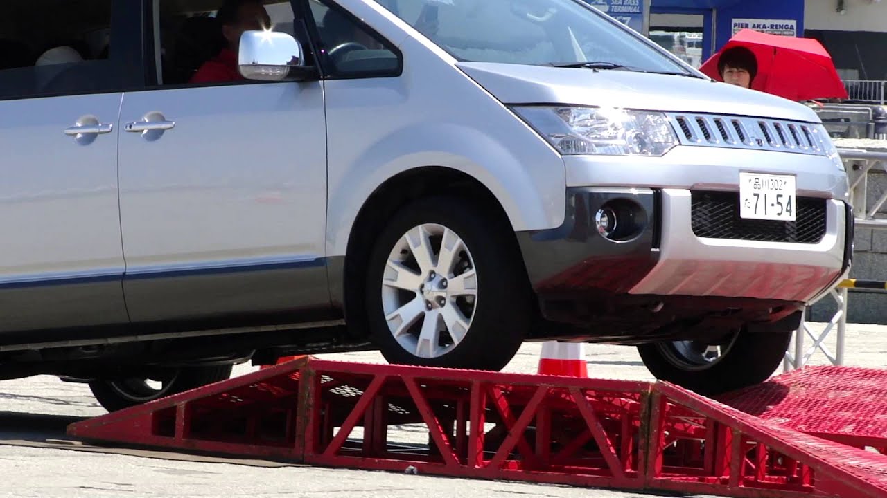 MITSUBISHI MOTORS DELICA D:5 Demo Drive / Yokohama Akarenga