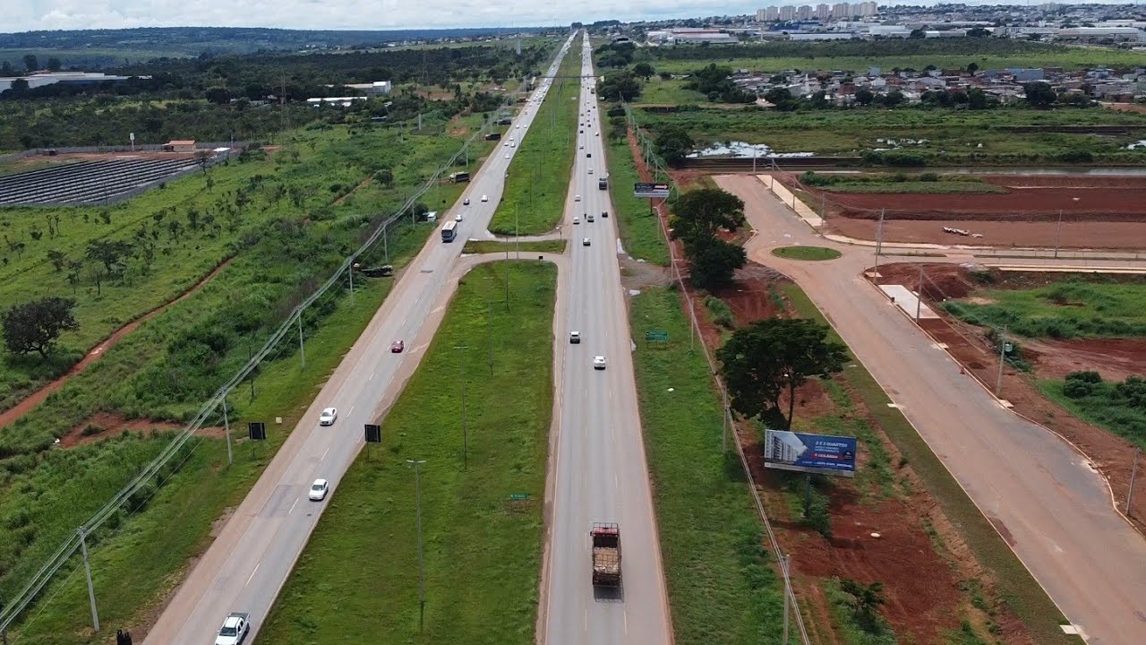 Drone mostra a necessidade de ter uma ciclovia na BR-070