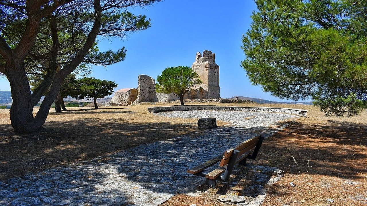 Il Borgo di Chiaramonti, il Nuraghe Ruju e la Necropoli di su Murrone | Sardegna