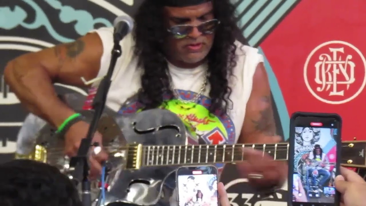 Slash – “Shake Your Money Maker” Live – Amoeba Records 2024
