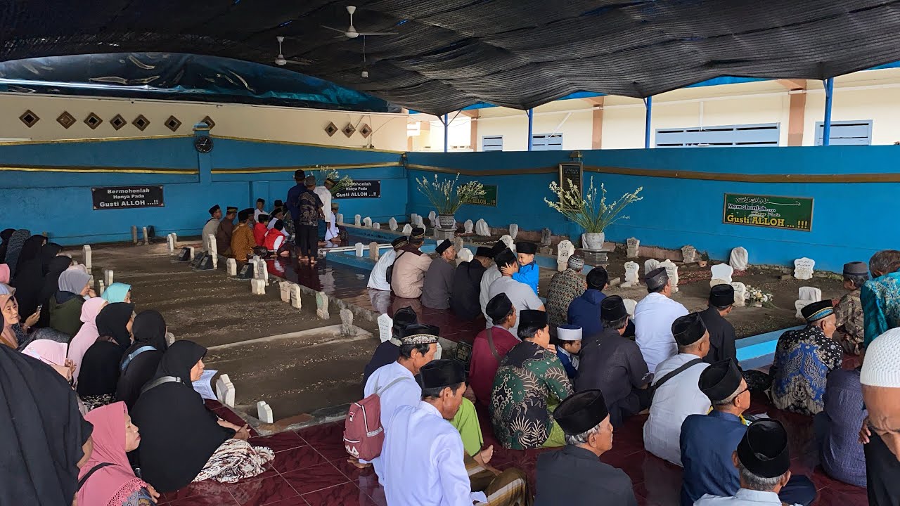 Luar biasa..!! 5 bus peserta Ziarah wali Jatim yayasan AL-HARUN 