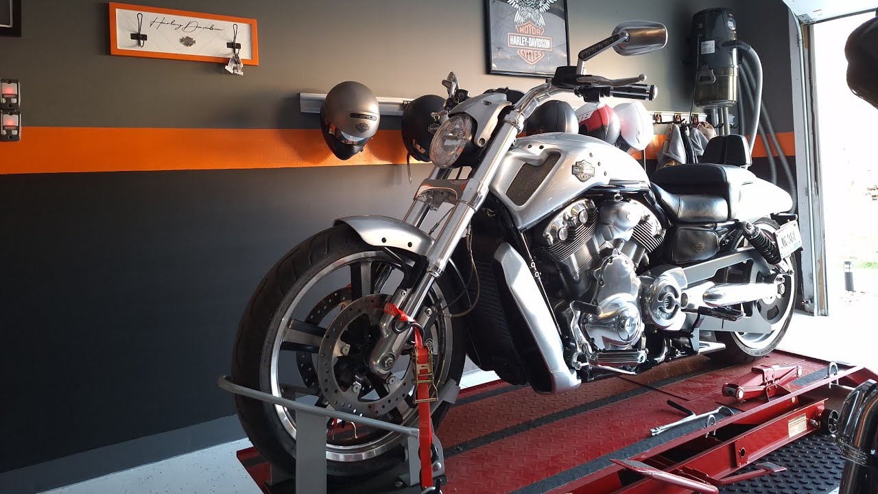 Harley Davidson VROD Muscle V-rod review