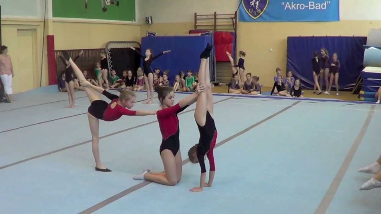 Pierwsze miejsce Moniki na zawodach Klubu Akrobatycznego