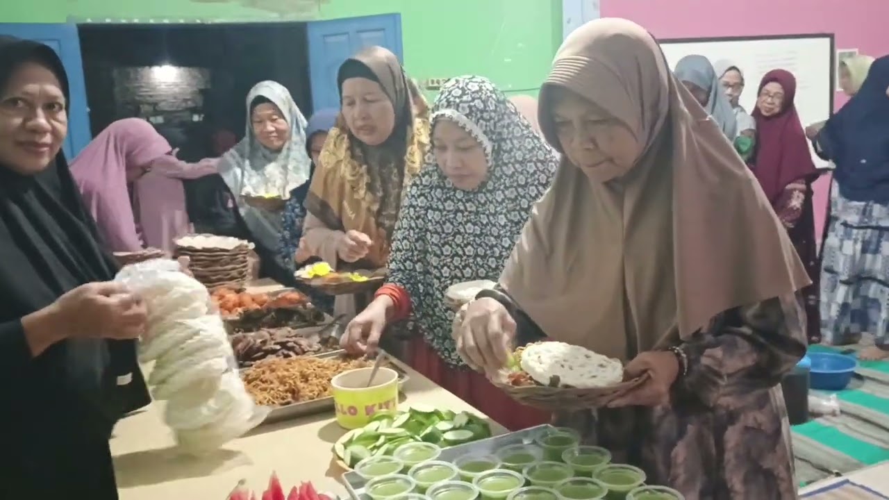 BACAKAN MENJELANG PUASA RAMADHAN, BERSAMA IBU IBU PENGAJIAN DAN PENGURUS YASMU KEBON JAHE SERANG