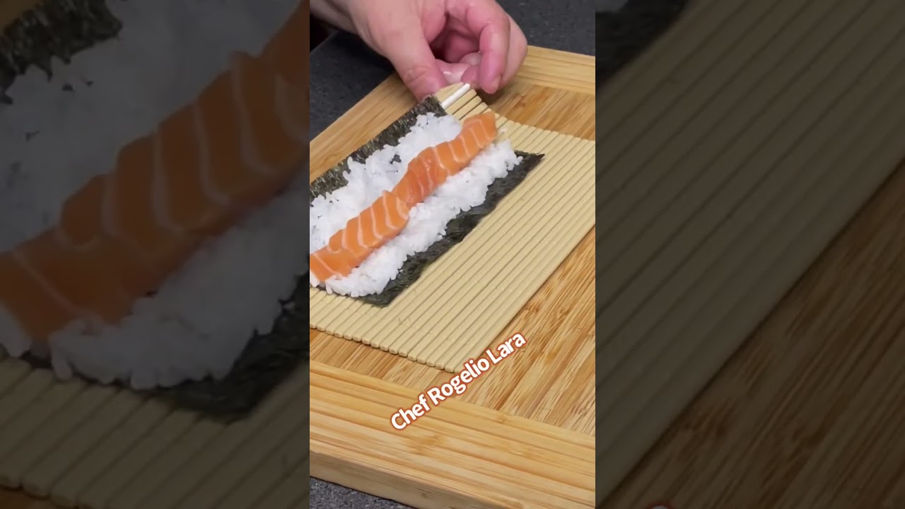 Rollo de salm&oacute;n , salm&oacute;n maki #sushi #maki #shorts #sushirolls