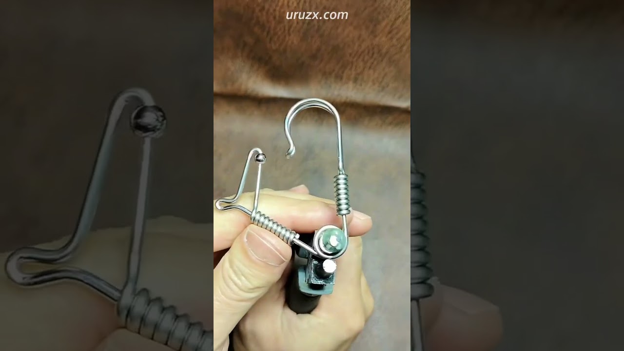 Handmaking a Stainless Steel Wire Keychain with Durable Twist Elements 