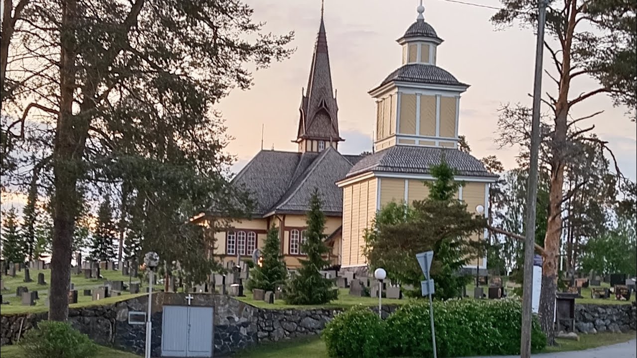 Perhon kirkko kuvattu 17.6.2025
