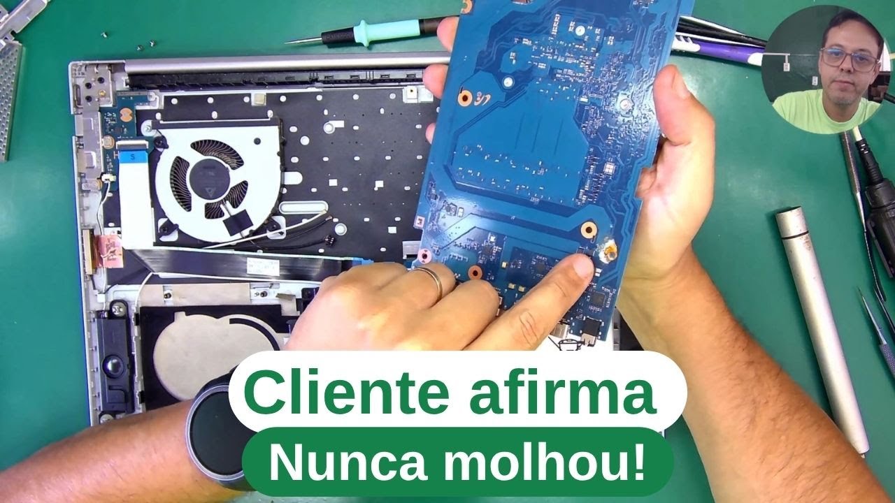 OXIDOU, ROMPEU TRILHA E QUEIMOU COMPONENTE. Notebook Samsung NP550XCJ-KT1BR