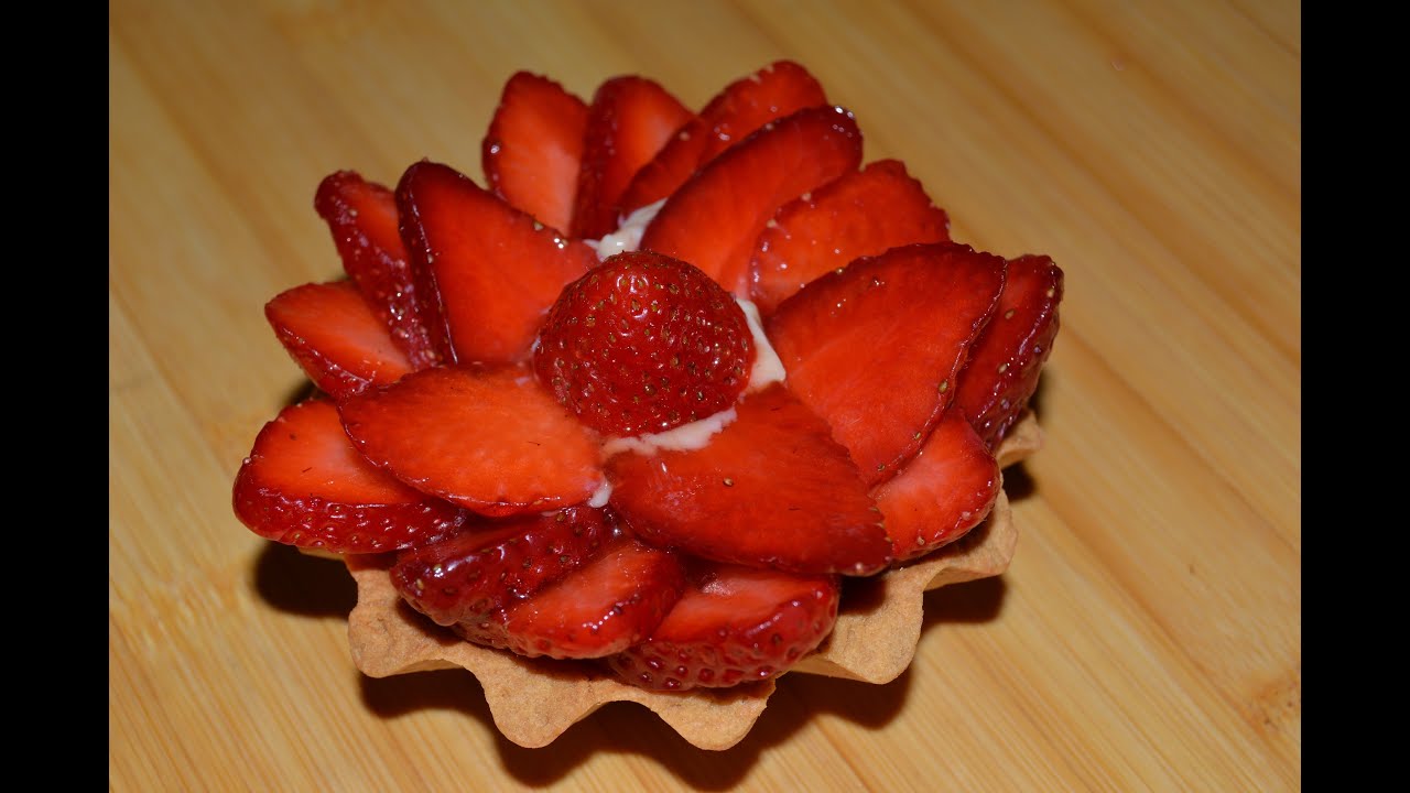 طريقة تحضير تارت الفراولة بالكريم باتسيرChef Ahmad's Kitchen /Tarte aux fraises