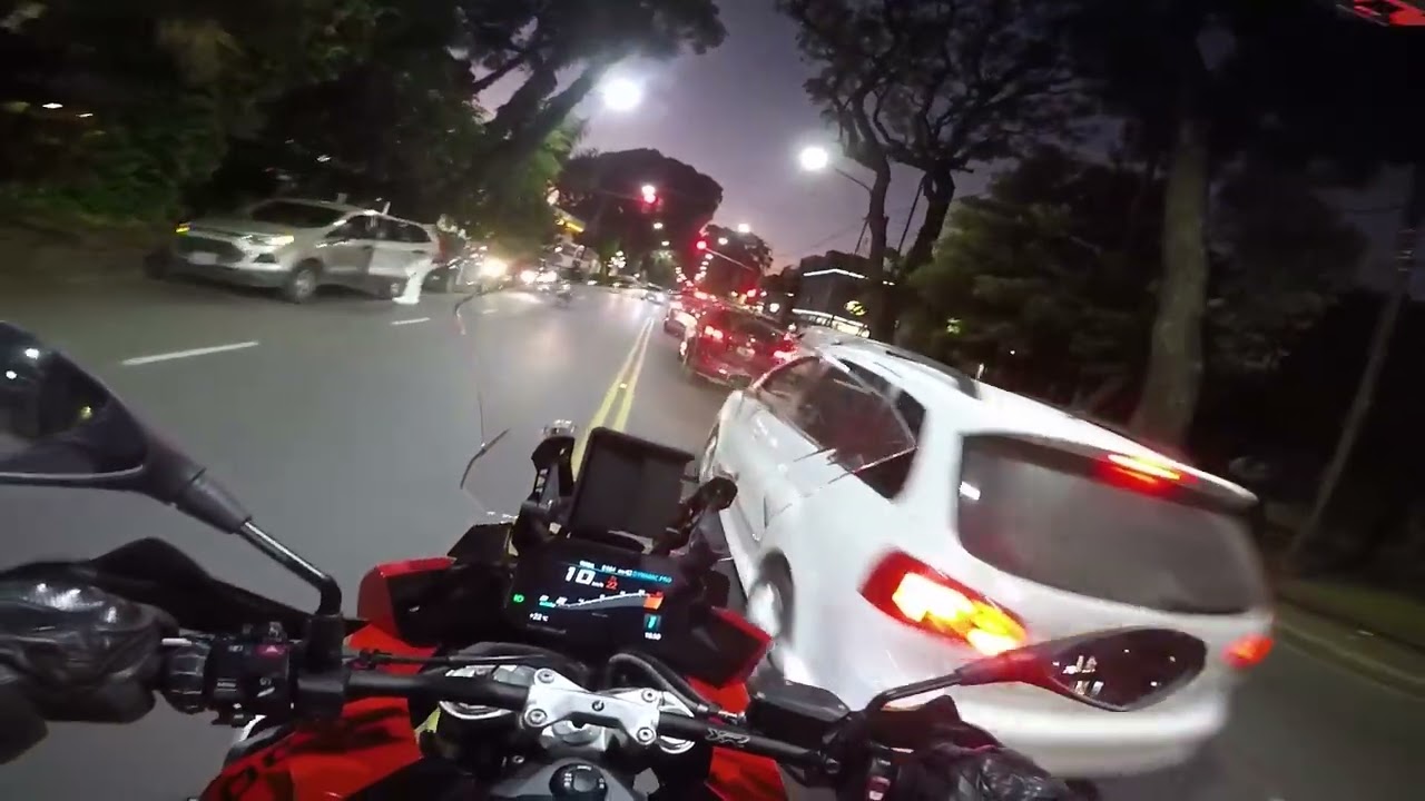 Motoblog Cotidiano: BMW S 1000XR - Viviendo con una bestia en la ciudad.