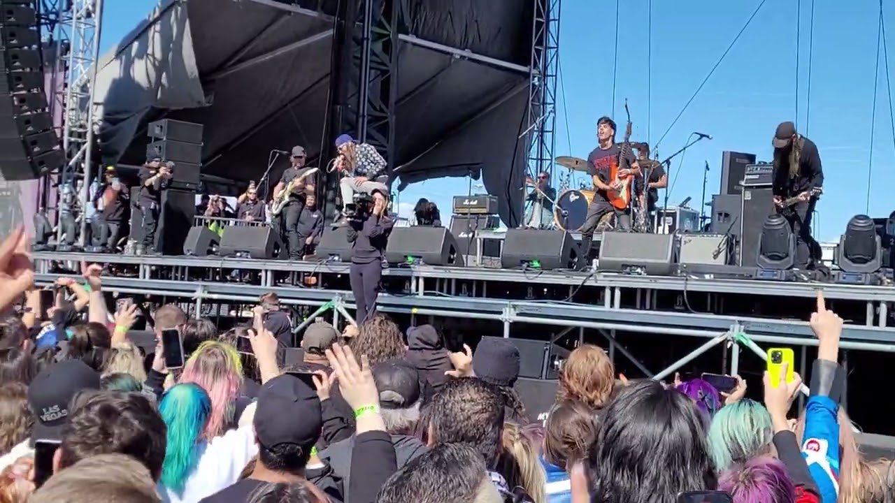 THE RED JUMPSUIT APPARATUS 