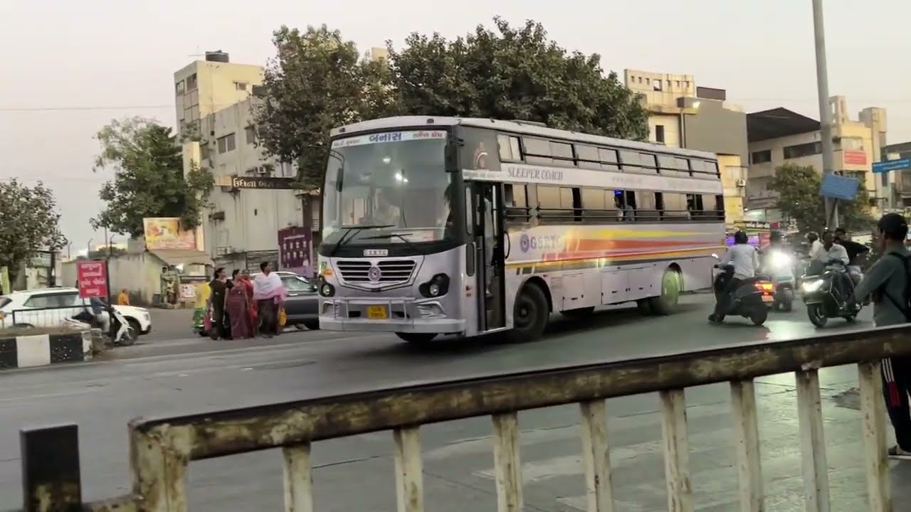 GSRTC Bus Back to Back Arrival & Departure From Udhna Bus Station 