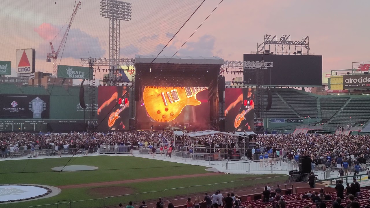 Slash plays Link Wray Rumble at Fenway Park