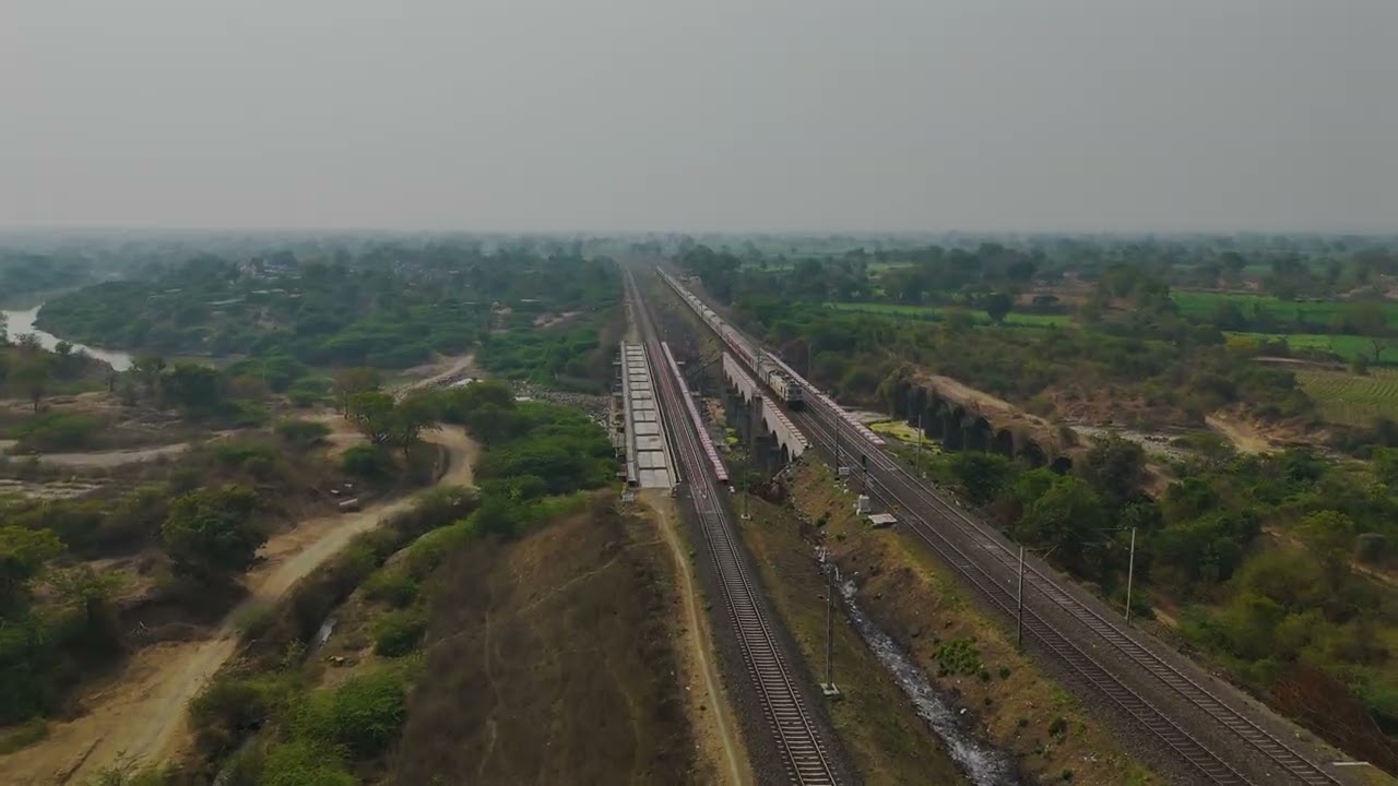 WAG-7 Hauled Saket Express With Dead WAP-7 at the Rear!!!!!