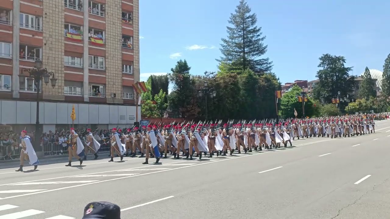 Desfile Día de las Fuerzas Armadas Oviedo 2024 - Agrupación de la Legión y Regulares-