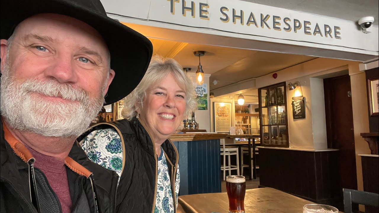 vlog8 Four pubs and a bookstore