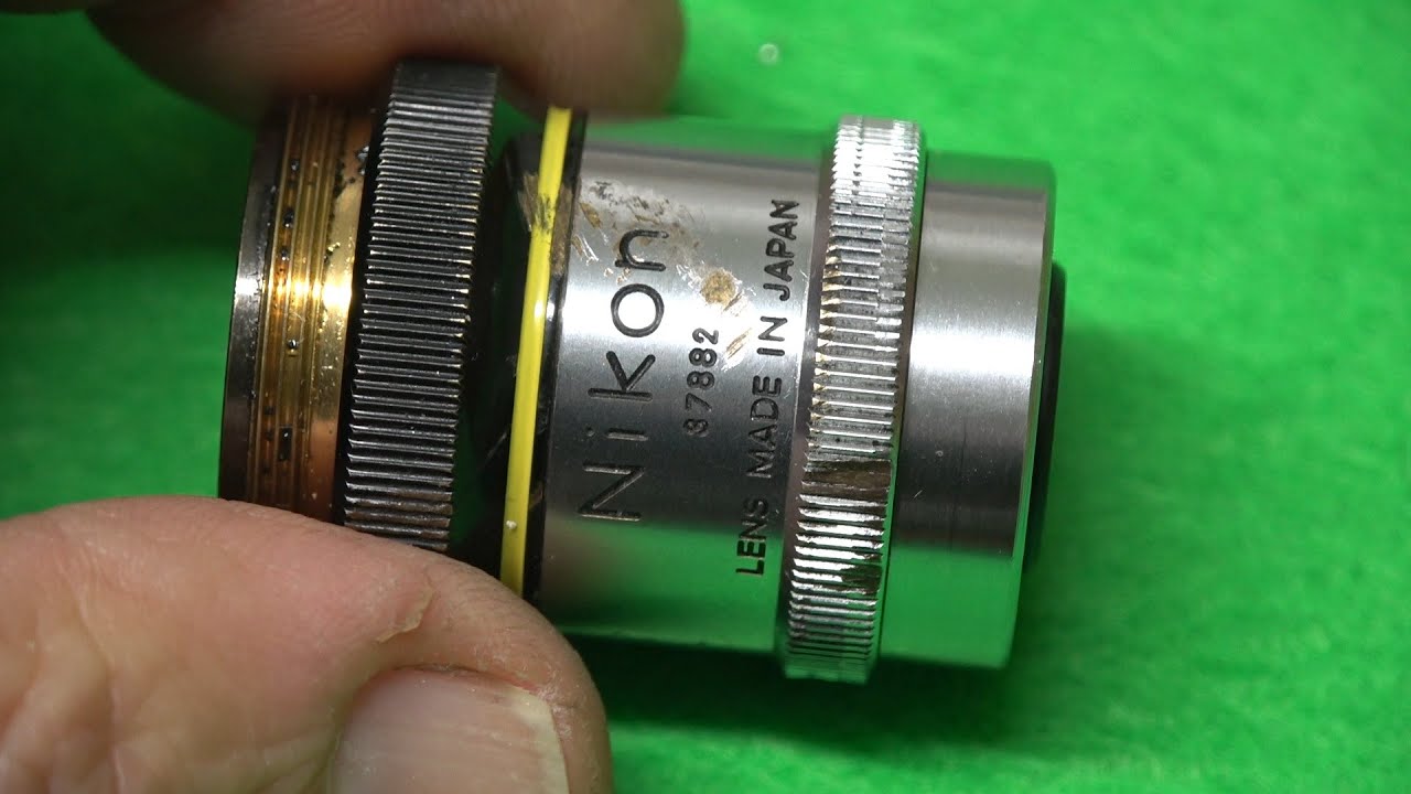 Riparazione di obiettivi da microscopio Nikon con diaframma bloccato e lenti sporche.